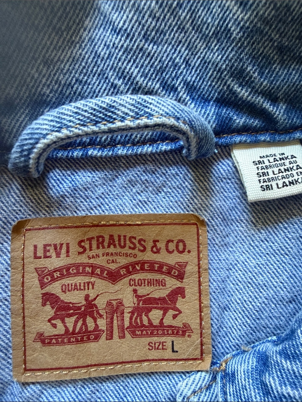Levi's Classic Denim Trucker Jacket Light Wash Size L - Picture 8 of 11